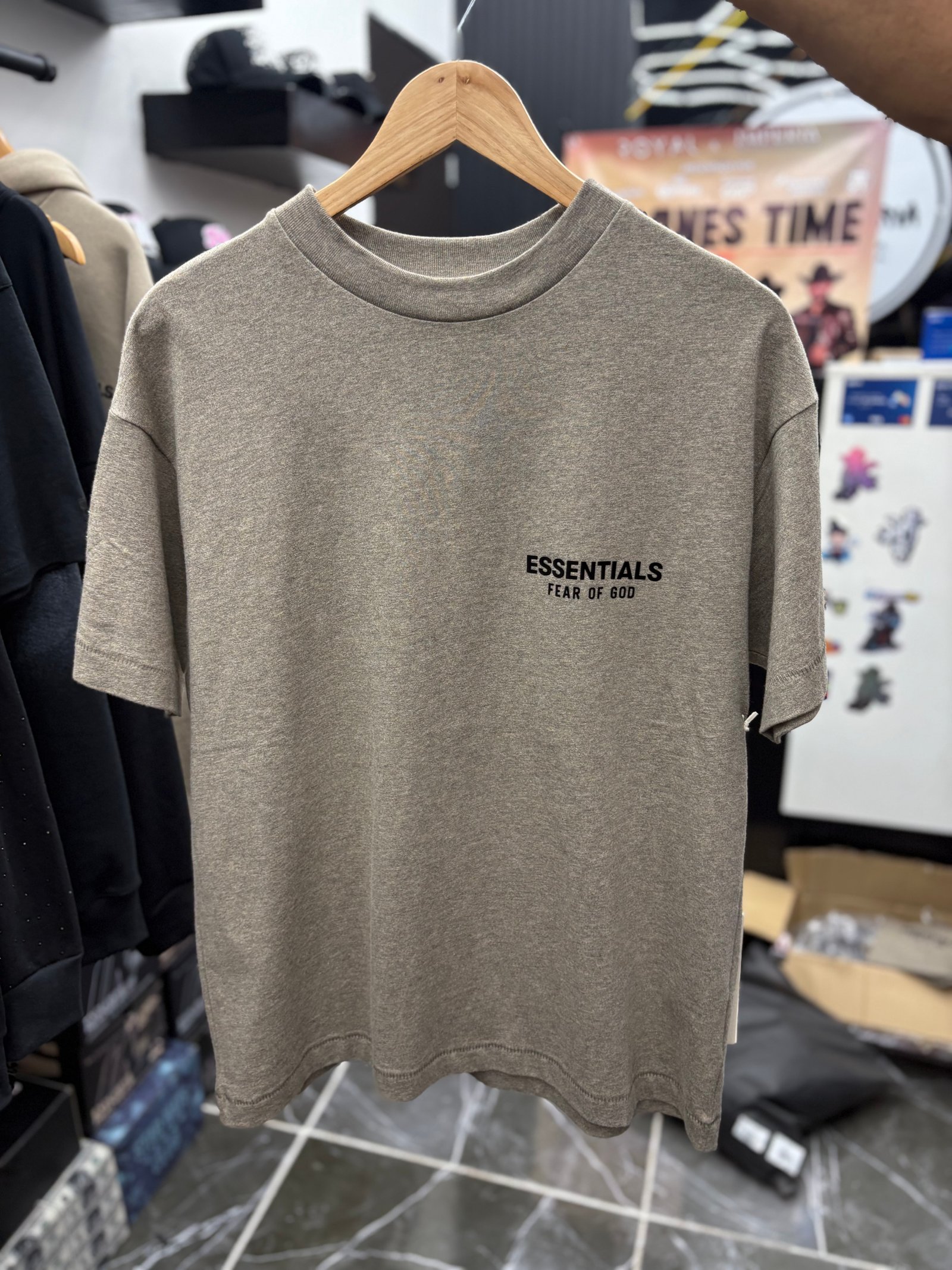 Playera essentials Arena