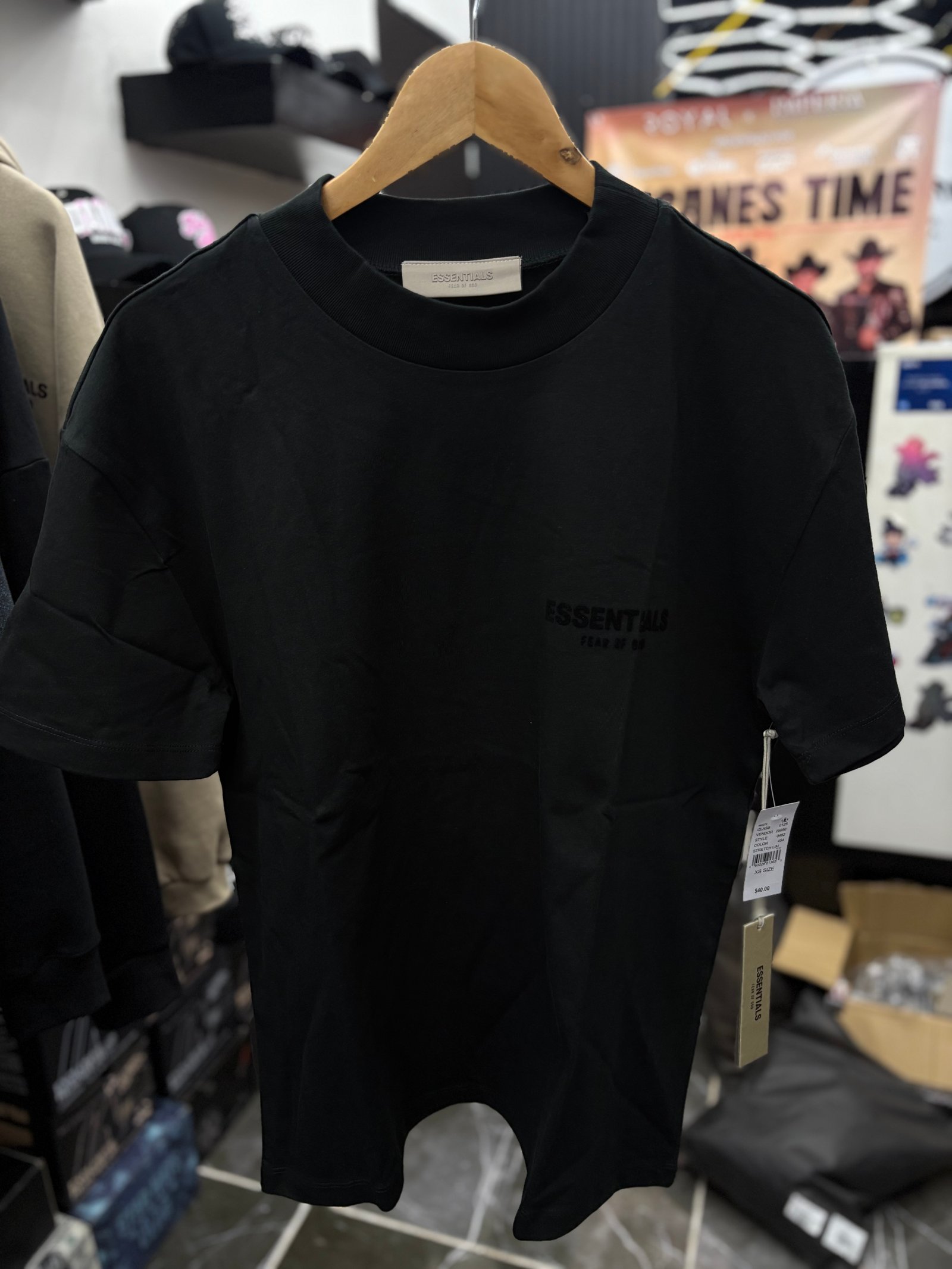 Playera Essentials Total Black ss22