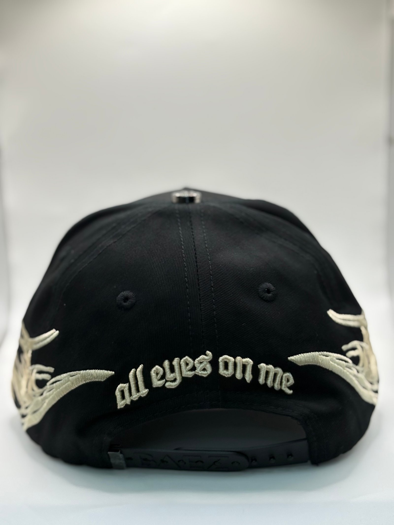 Báez x Shifu All eyes on Me - foto 4