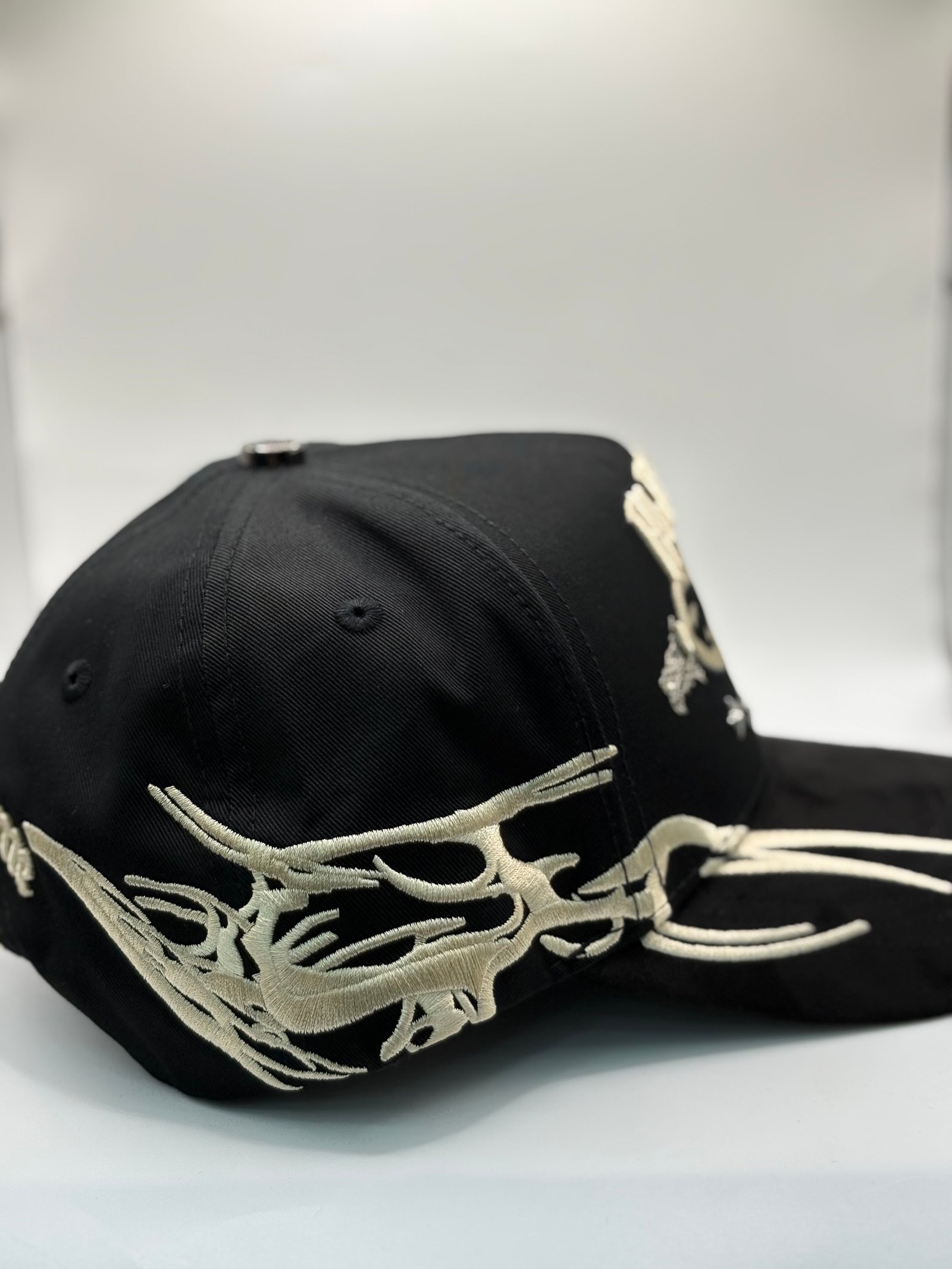 Báez x Shifu All eyes on Me - foto 2